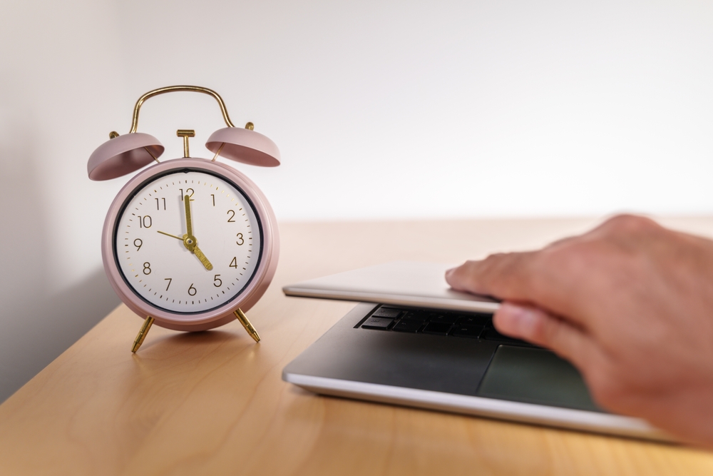 Closing the laptop at 5 p.m. Quiet quitting concept